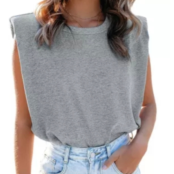 Chic & casual grey padded shoulder muscle tee - Picture 4 of 9